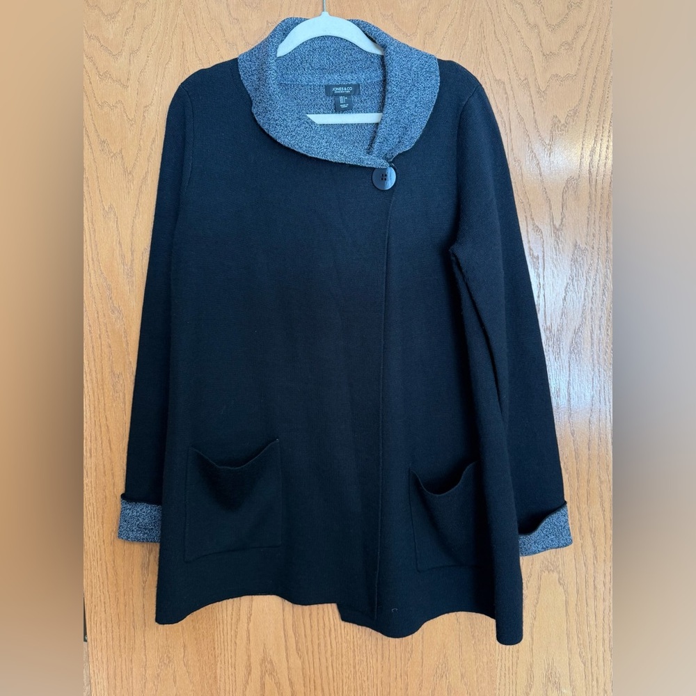 Jones & Co sweater coat/jacket. Size large.